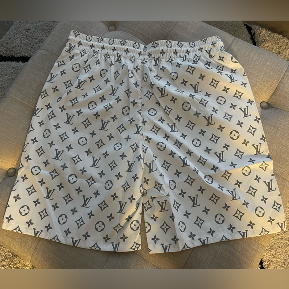 Louis Vuitton Men's White and Gray Monogram Shorts men XL - Picture 2 of 4